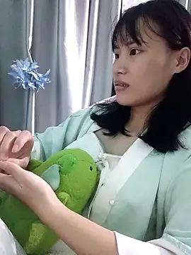 Snapshot of Ly-ny chatting on October 30, 6:44 am Ly-ny online show from October 30, 6:44 am