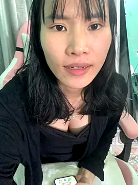 Snapshot of Ly-ny chatting on November 15, 7:45 am Ly-ny online show from November 15, 7:45 am