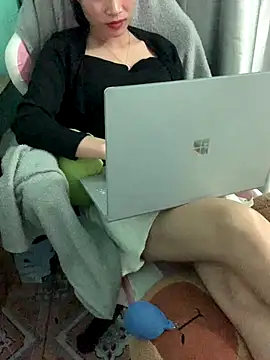 Snapshot of Ly-ny chatting on November 14, 5:38 pm Ly-ny online show from November 14, 5:38 pm