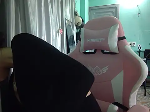 Snapshot of Ly-ny chatting on November 7, 5:12 am Ly-ny online show from November 7, 5:12 am