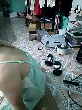 Snapshot of Ly-ny chatting on November 3, 1:04 pm Ly-ny online show from November 3, 1:04 pm