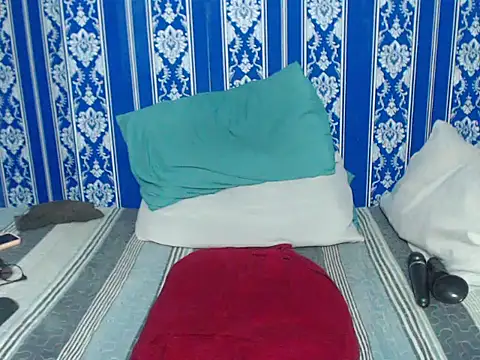 JUICEYLIPS333 online show from October 28, 1:39 am