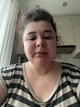 Snapshot of AliceCurlyX chatting on February 28, 5:29 am AliceCurlyX online show from February 28, 5:29 am