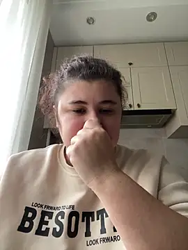 Snapshot of AliceCurlyX chatting on February 17, 9:06 am AliceCurlyX online show from February 17, 9:06 am