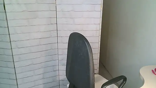 Snapshot of Helen_xi_ chatting on May 16, 5:06 am Helen xi online show from May 16, 5:06 am