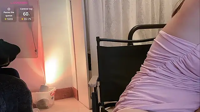 A girla online show from October 27, 7:15 pm