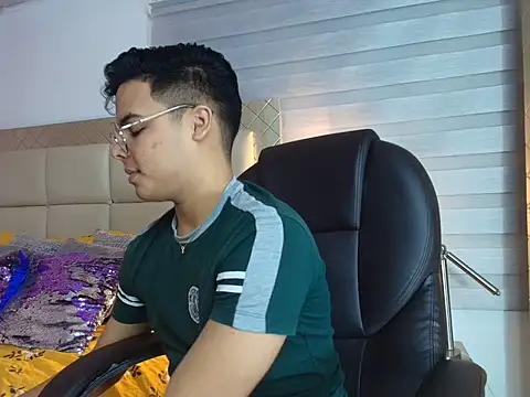 stewart mateo  online show from November 13, 2:04 am