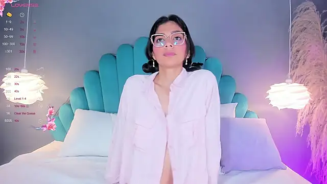 AlassiaHocthner online show from October 21, 11:42 am