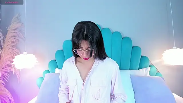 AlassiaHocthner online show from November 8, 11:36 am