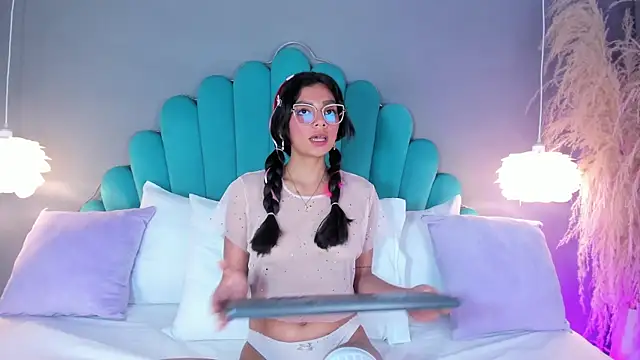 AlassiaHocthner online show from October 9, 11:44 am