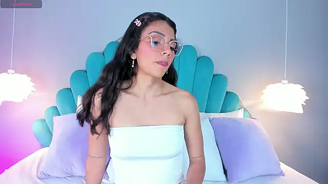 AlassiaHocthner online show from November 5, 11:57 am