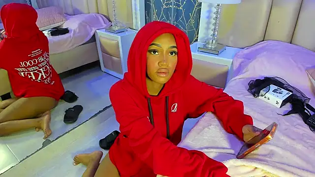 Snapshot of JulitPink chatting on February 13, 11:43 am JulitPink online show from February 13, 11:43 am