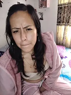 Snapshot of Queen_Ashly chatting on November 29, 8:20 pm Queen Ashly online show from November 29, 8:20 pm