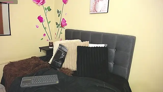 Snapshot of BrendaRojas_ chatting on June 17, 7:57 pm BrendaRojas online show from June 17, 7:57 pm