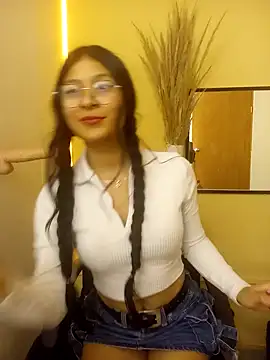 BrendaRojas  online show from March 13, 7:41 pm