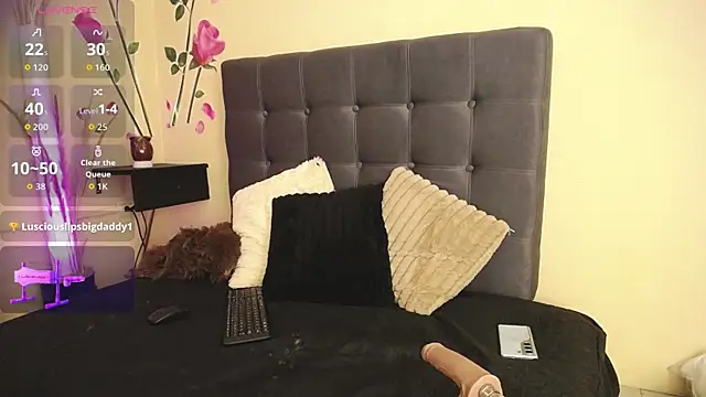Snapshot of BrendaRojas_ chatting on October 3, 3:35 pm BrendaRojas online show from October 3, 3:35 pm