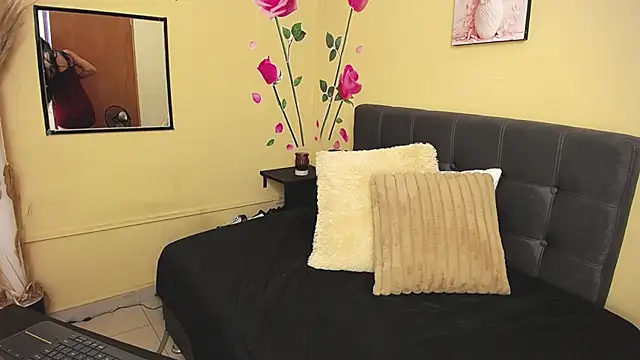 BrendaRojas  online show from April 15, 7:18 pm