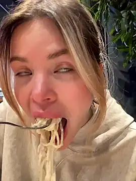 Snapshot of SMELLSEX chatting on October 27, 6:31 pm SMELLSEX online show from October 27, 6:31 pm