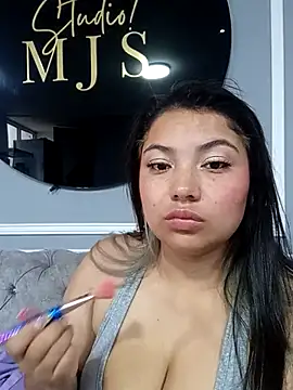 Snapshot of AbbieJoness__ chatting on November 19, 11:54 am AbbieJoness online show from November 19, 11:54 am