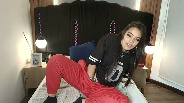 LiaMonroee  online show from April 5, 12:01 pm