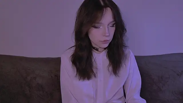 claire bennett online show from April 22, 1:45 am