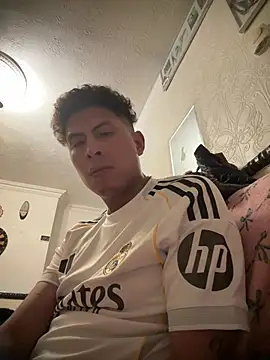 Snapshot of Dario12345z chatting on March 3, 5:47 am Dario12345z online show from March 3, 5:47 am