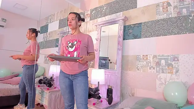 Snapshot of hillary_chen chatting on November 14, 2:37 am hillary chen online show from November 14, 2:37 am