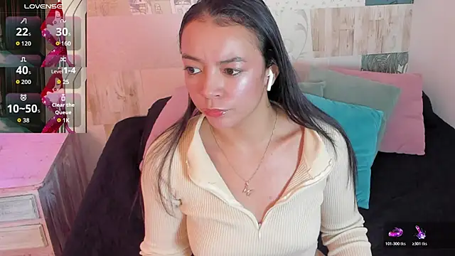 Snapshot of hillary_chen chatting on November 6, 3:21 am hillary chen online show from November 6, 3:21 am