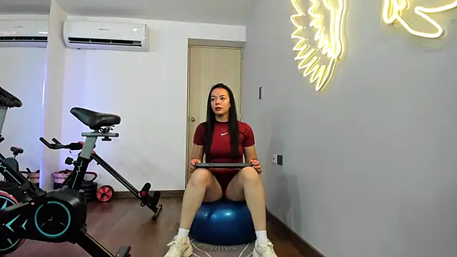 Snapshot of hillary_chen chatting on September 25, 12:00 pm hillary chen online show from September 25, 12:00 pm