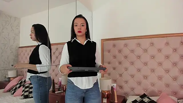 Snapshot of hillary_chen chatting on September 27, 11:49 am hillary chen online show from September 27, 11:49 am