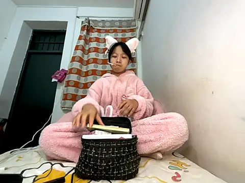 Snapshot of jingjing005 chatting on December 3, 8:36 am jingjing005 online show from December 3, 8:36 am