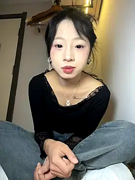 jingjing005 online show from December 4, 6:45 am