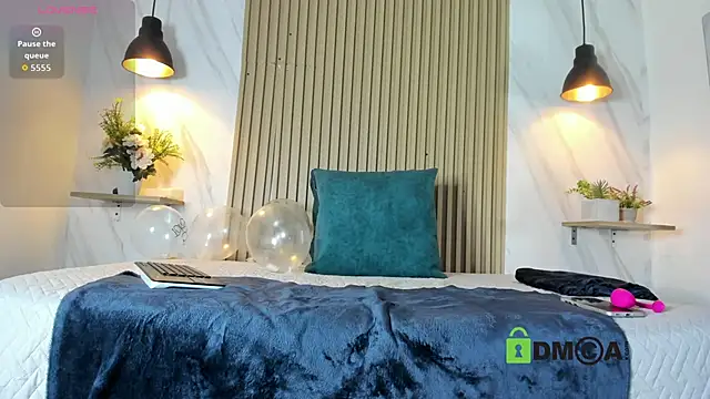 lia harper  online show from January 7, 7:30 pm