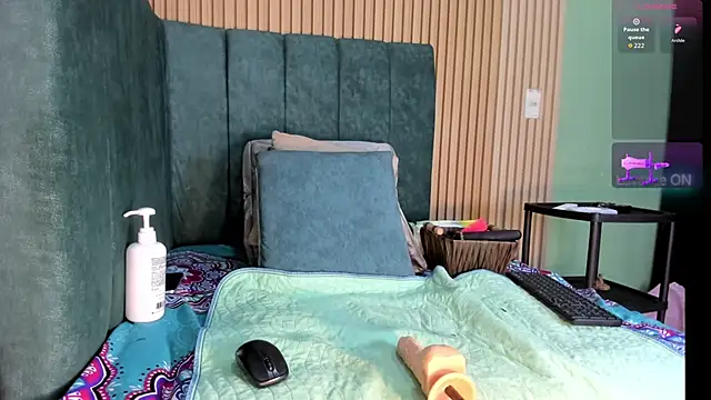 EvelynFoxx- online show from October 31, 7:21 pm