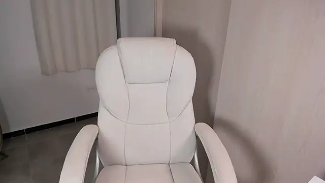 Snapshot of seductivelvet chatting on November 27, 1:17 am seductivelvet online show from November 27, 1:17 am