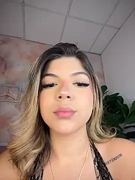 Snapshot of AngelBlushXXX chatting on June 19, 9:09 pm AngelBlushXXX online show from June 19, 9:09 pm
