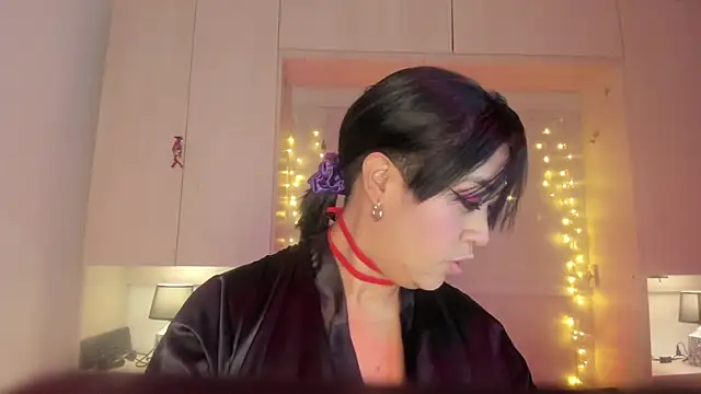 VickyRuiz  online show from April 8, 7:59 pm