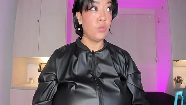 VickyRuiz  online show from October 2, 12:08 pm