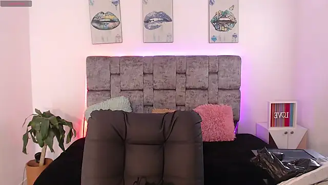 Snapshot of melodydoll chatting on October 29, 1:32 pm melodydoll online show from October 29, 1:32 pm