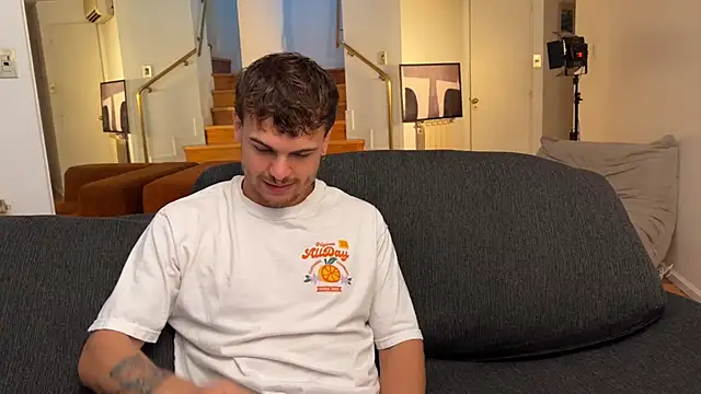 Snapshot of lenruy chatting on December 18, 1:11 am lenruy online show from December 18, 1:11 am