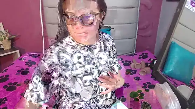 Snapshot of Cailing_Zu chatting on October 8, 7:25 pm Cailing Zu online show from October 8, 7:25 pm