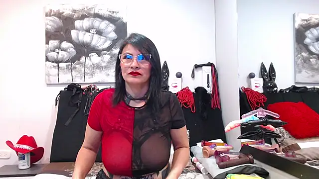 DonnaJoness online show from April 13, 6:45 pm