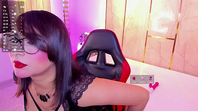 Snapshot of KendallJay chatting on November 3, 9:18 pm KendallJay online show from November 3, 9:18 pm