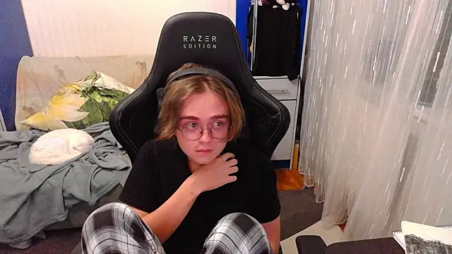 Snapshot of Twinchik chatting on October 4, 10:33 pm Twinchik online show from October 4, 10:33 pm