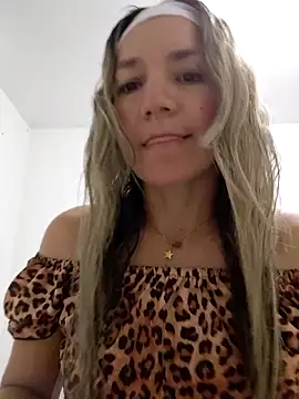 Ms lunaRose online show from March 26, 3:32 pm