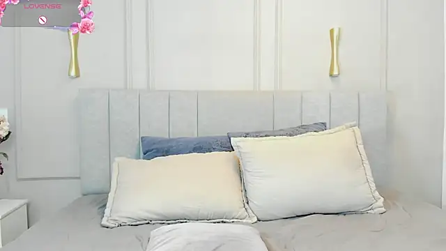 victoria bourne online show from November 4, 7:06 pm