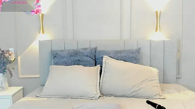 victoria bourne online show from November 5, 7:06 pm