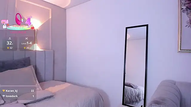 victoria bourne online show from November 23, 12:15 pm