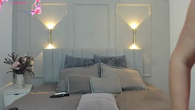 victoria bourne online show from February 14, 7:14 pm