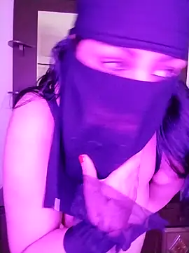 Snapshot of lilyan12 chatting on January 7, 2:11 pm lilyan12 online show from January 7, 2:11 pm